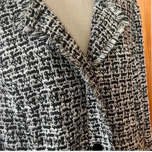 Lane Bryant Black and White Textured Blazer - Size 14 - Picture 3 of 6